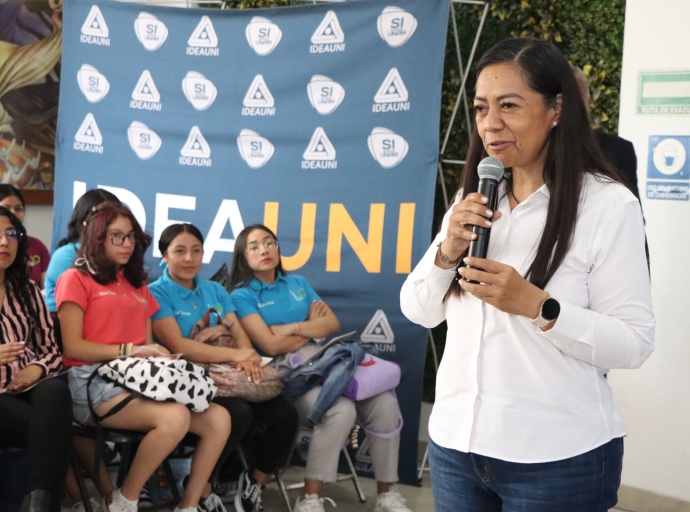 Jóvenes de Atlixco respaldan a Ariadna Ayala en encuentro universitario