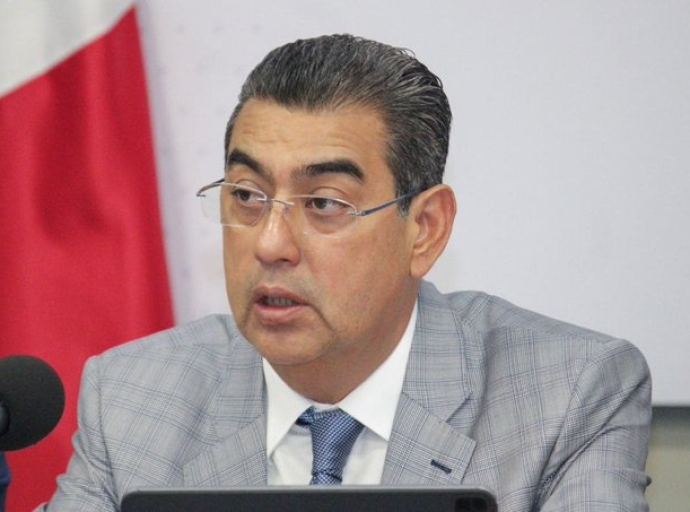 Anuncia gobernador de Puebla reforma que obliga a alcaldes a pedir licencia si buscan reelección