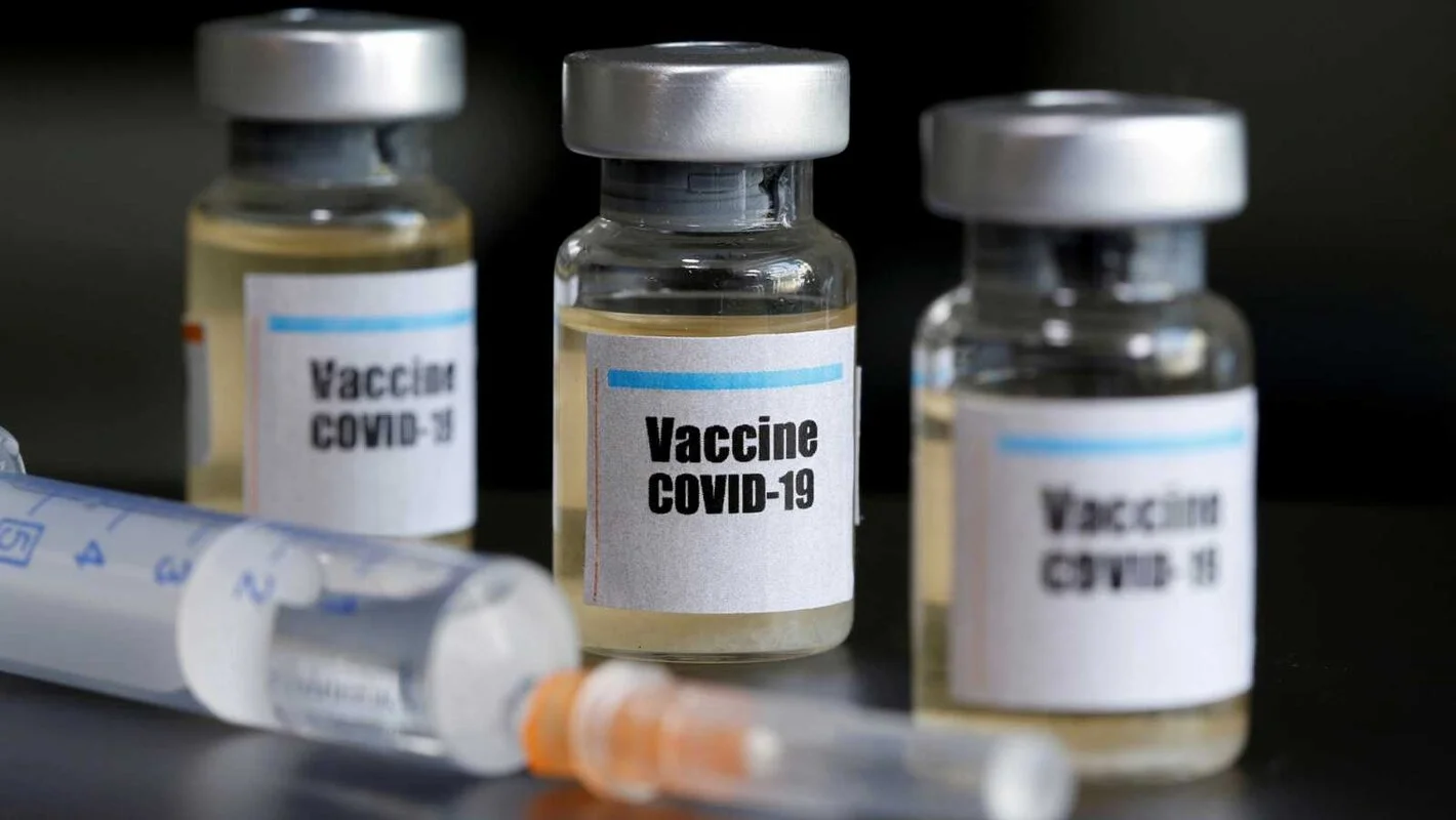 Aprueban cuarta dosis de vacuna covid en Estados Unidos 