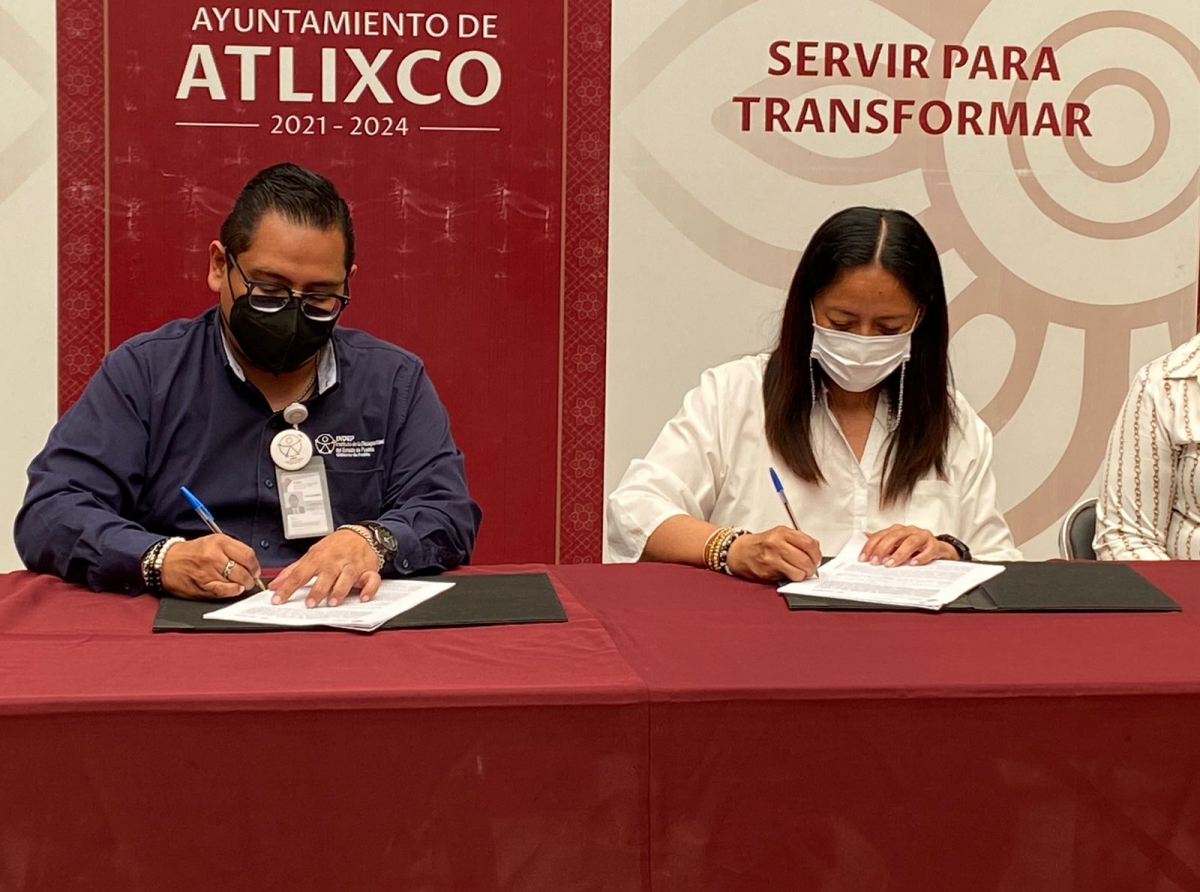 Ariadna Ayala firma convenio de colaboración con el instituto de la discapacidad del estado de Puebla