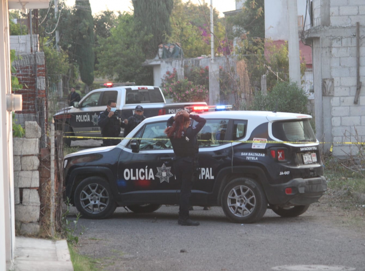 Hombre mata a su ex pareja y un chofer de Uber en San Baltazar Tetela.