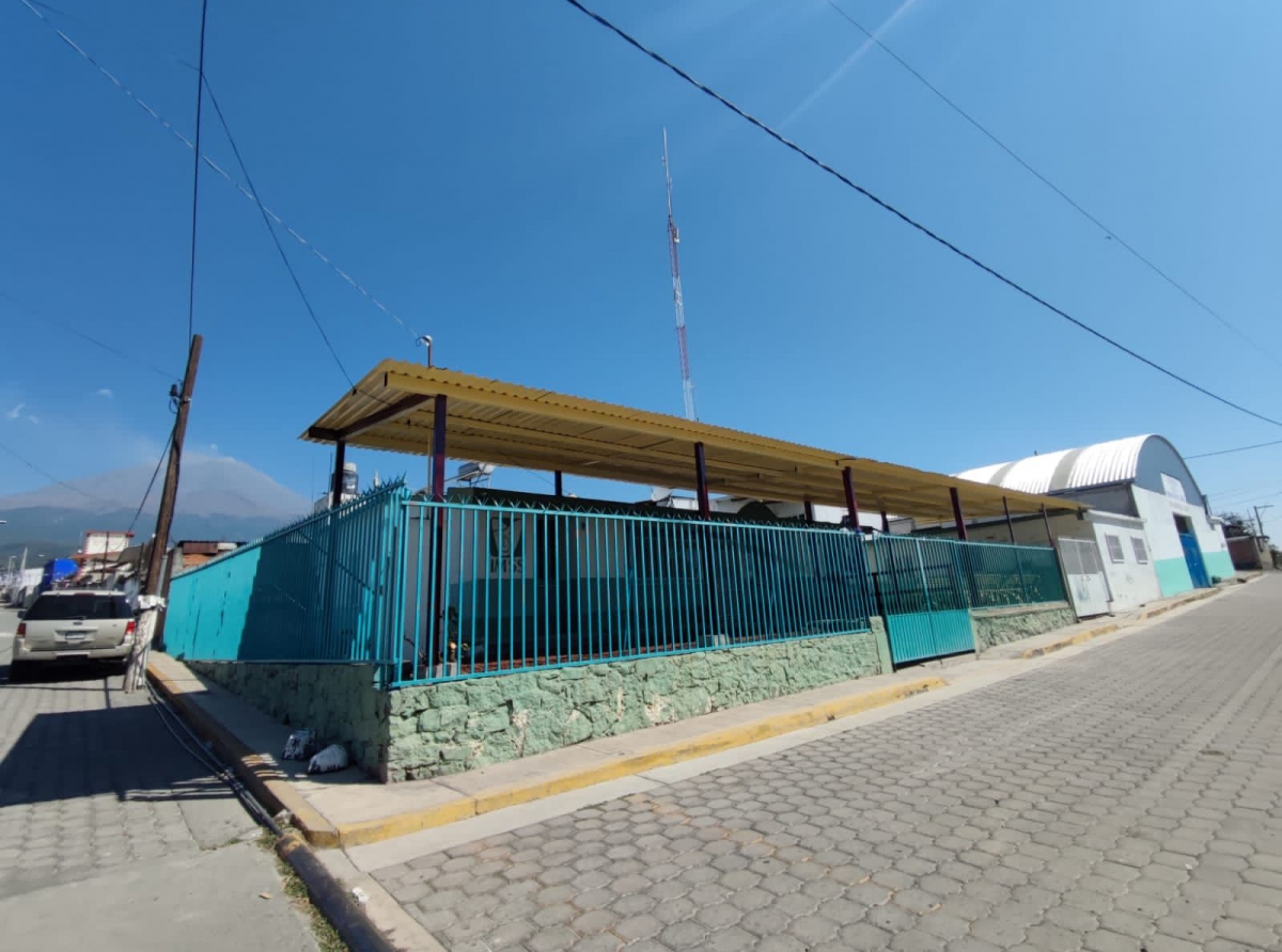 Se entrega techado para la casa de salud de San Pedro Benito Juárez. 