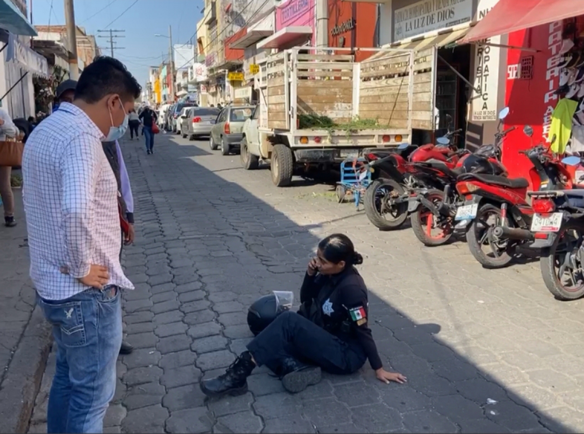 Mujer policía sufre choque en Atlixco 
