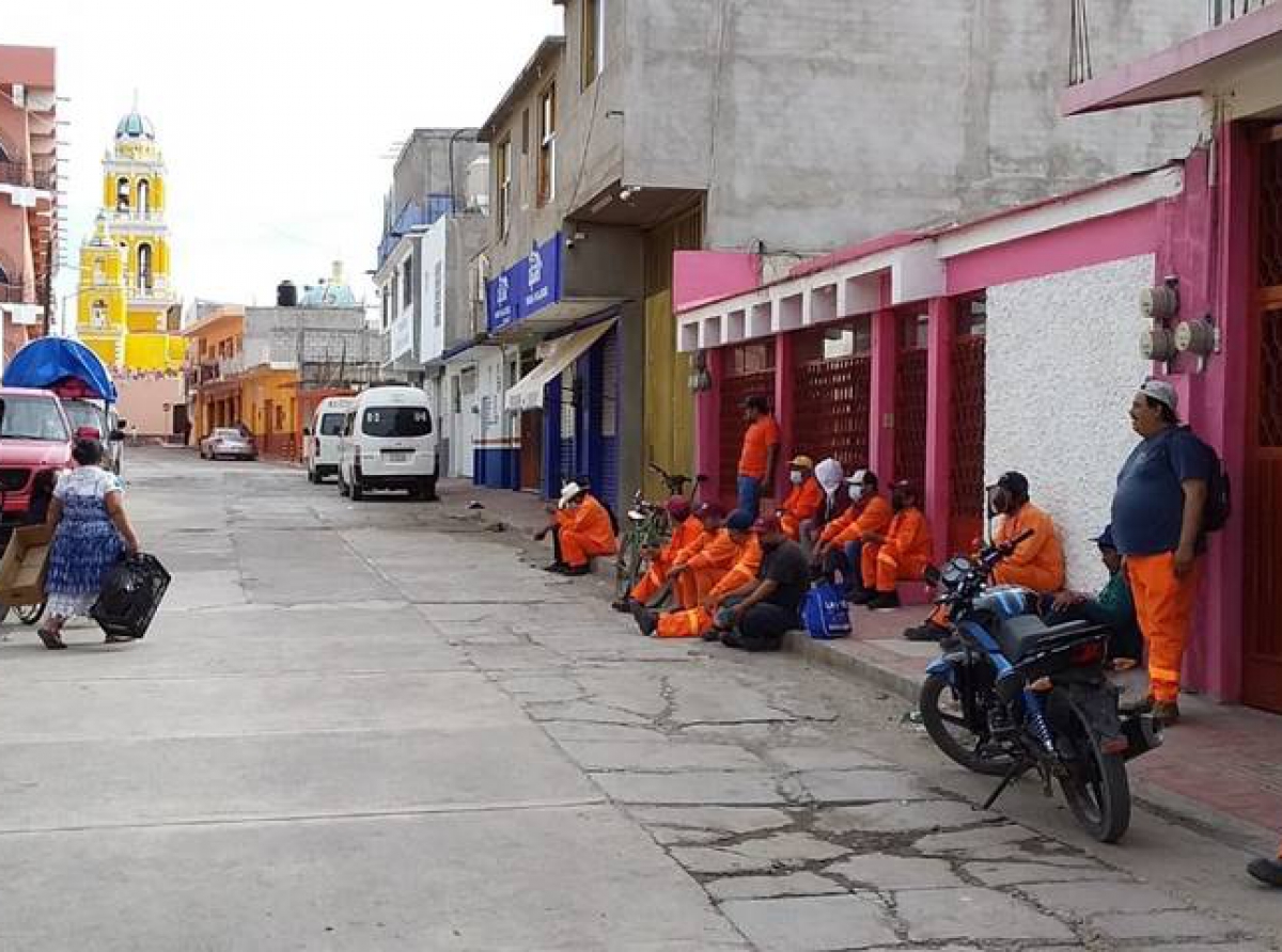 Se van a paro laboral trabajadores de limpia en Acatlán.