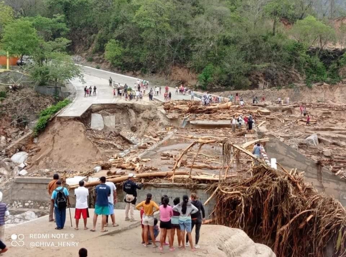 El huracán Agatha ha dejado al menos 11 personas muertas tras tocar tierra en el estado de Oaxaca.