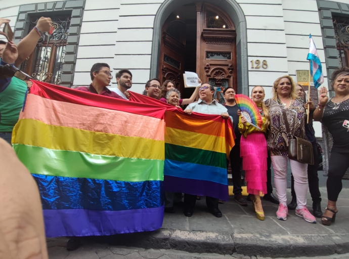 En Puebla, se castigará hasta con 3 años de cárcel para quienes practiquen "terapias de conversión". 