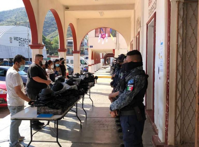 FGE decomisa armas del área de seguridad pública en Piaxtla 