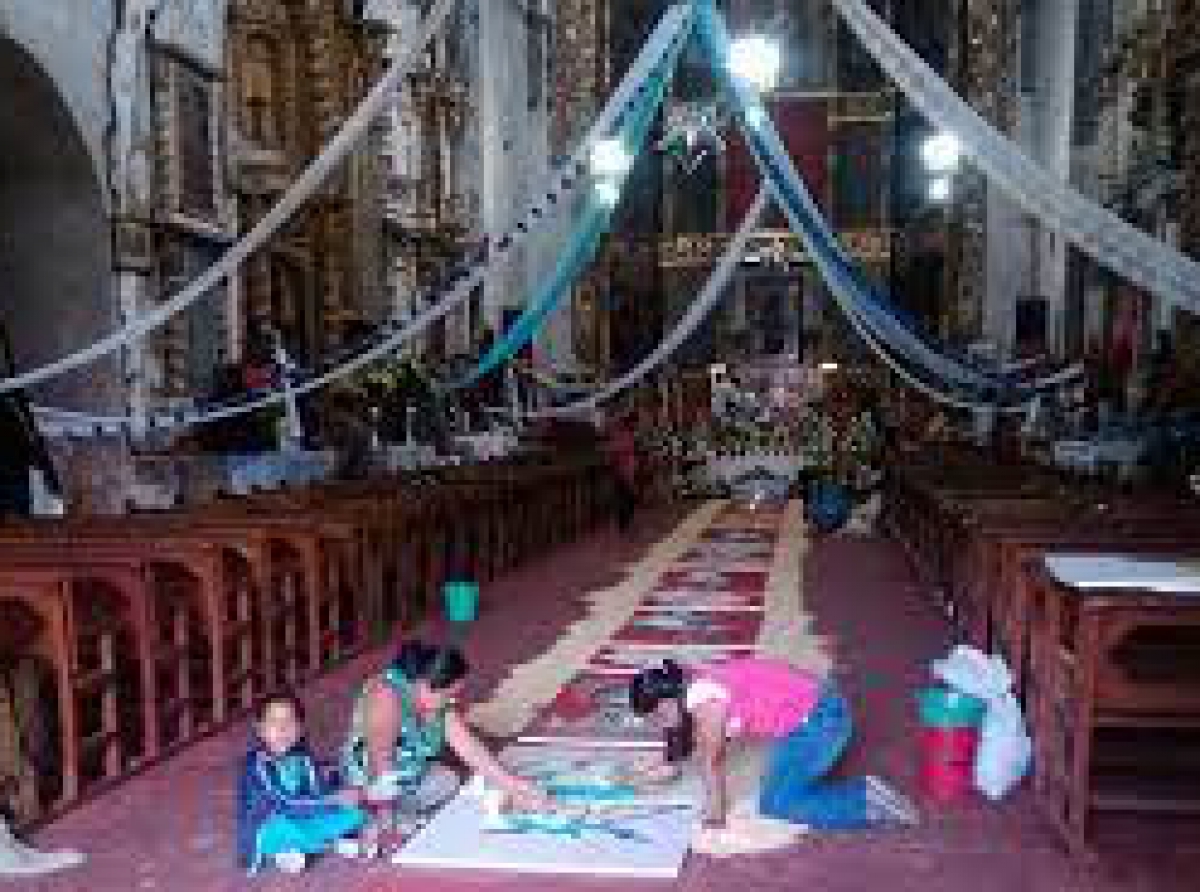 Inicia el taller de linternas y candelabros para la celebración de la Virgen María en Huaquechula.