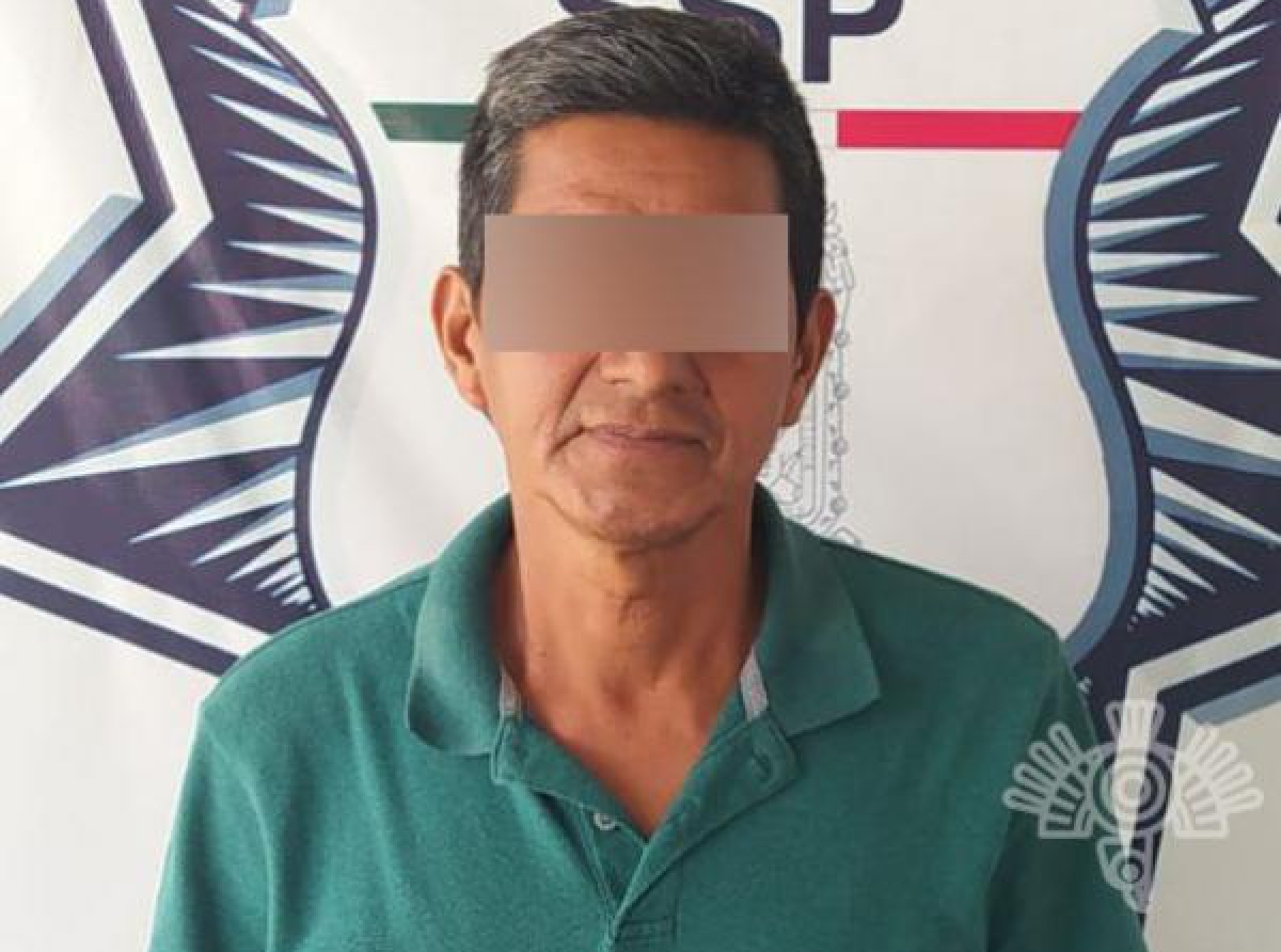 En Izúcar de Matamoros policía estatal detiene a hombre en posesión de vehículo con reporte de robo