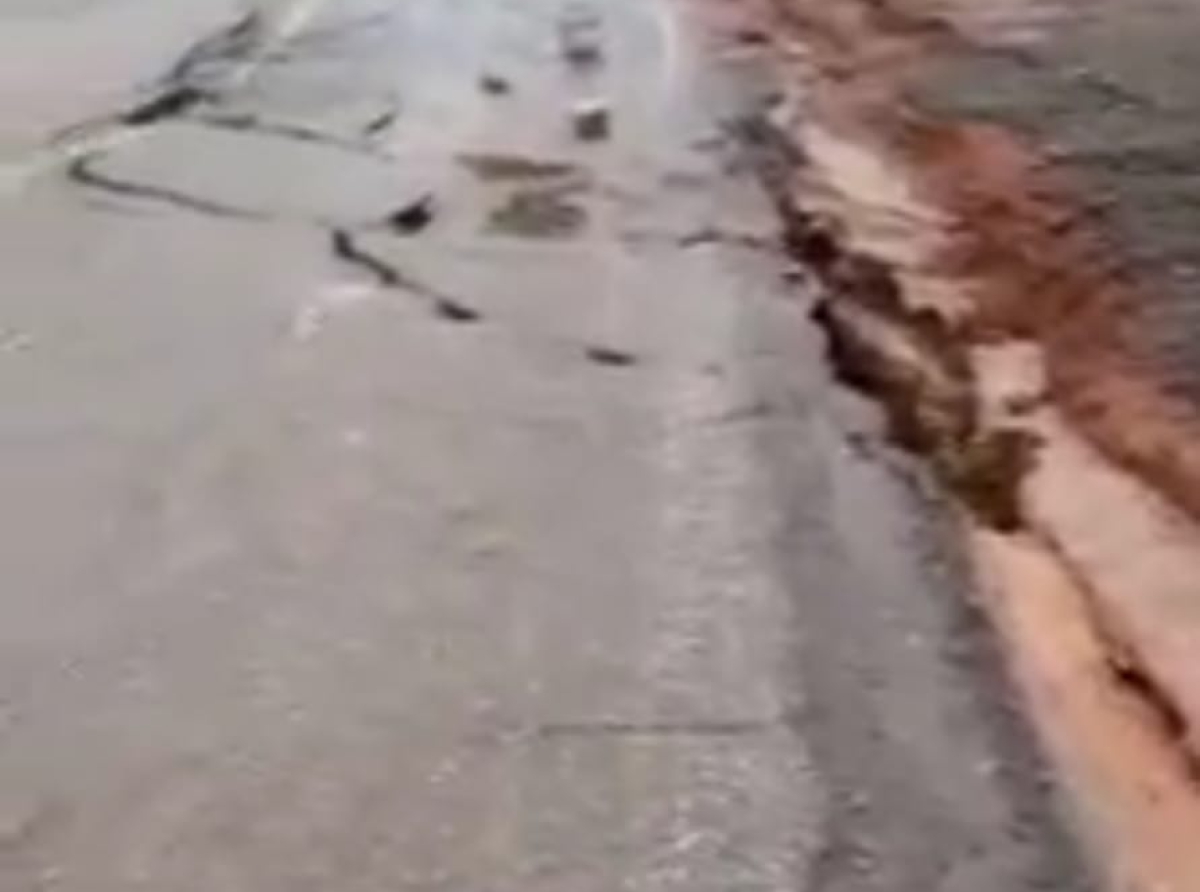 Se presenta deslave en carretera Acatlán de Osorio- Huajuapan 