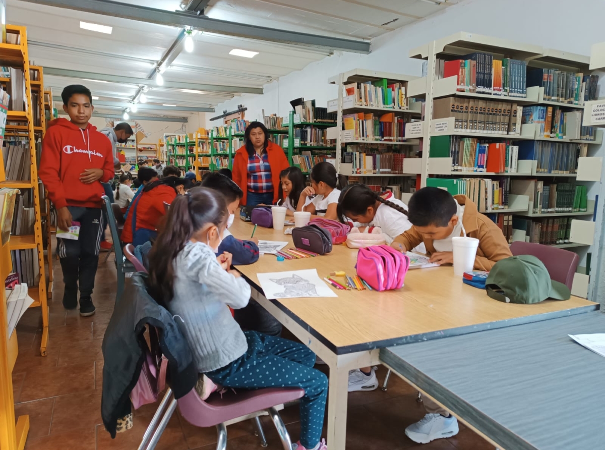 Gran participación en el taller "Navidad en la biblioteca" en Atlixco 