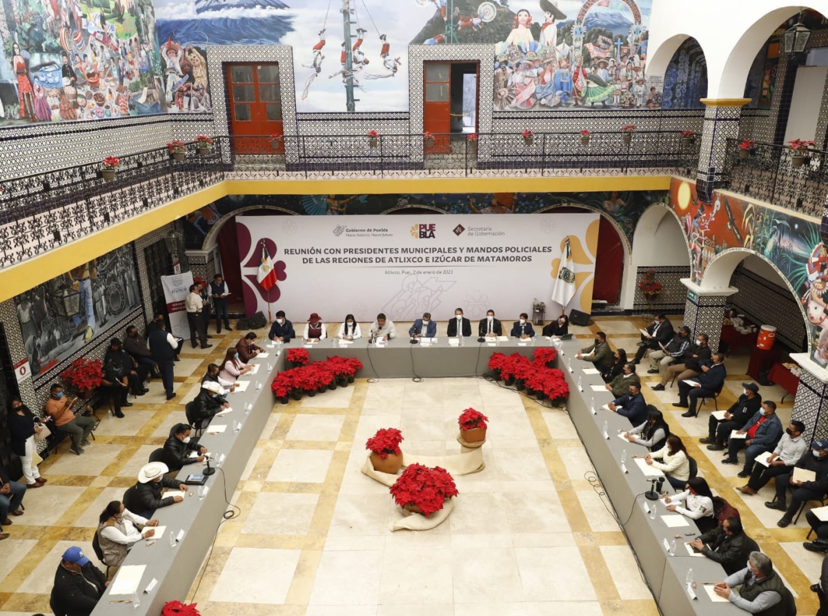  Se reúnen alcaldes el Gobernador de Puebla para temas de seguridad 