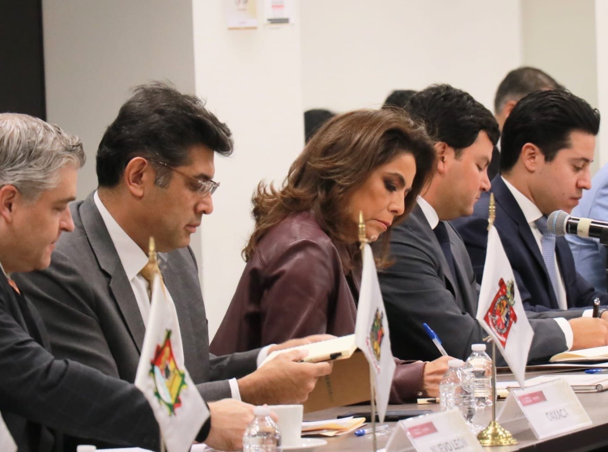 En reunión nacional, Olivia Salomón expone ventajas competitivas de Puebla para captar inversiones
