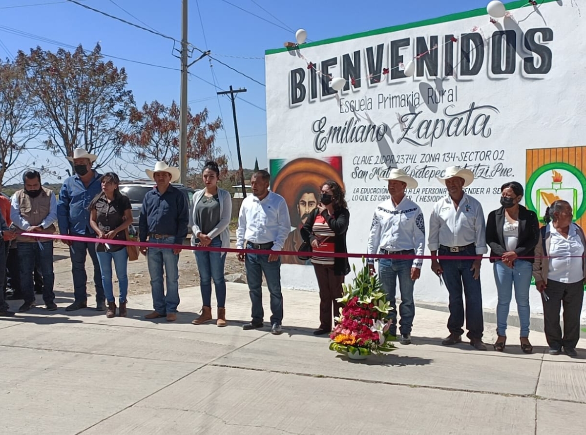 En Coatepec inauguran las obras en mejora de la escuela primaria 