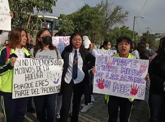 Alumnas denuncian acoso por parte de un maestro en bachillerato de Atlixco
