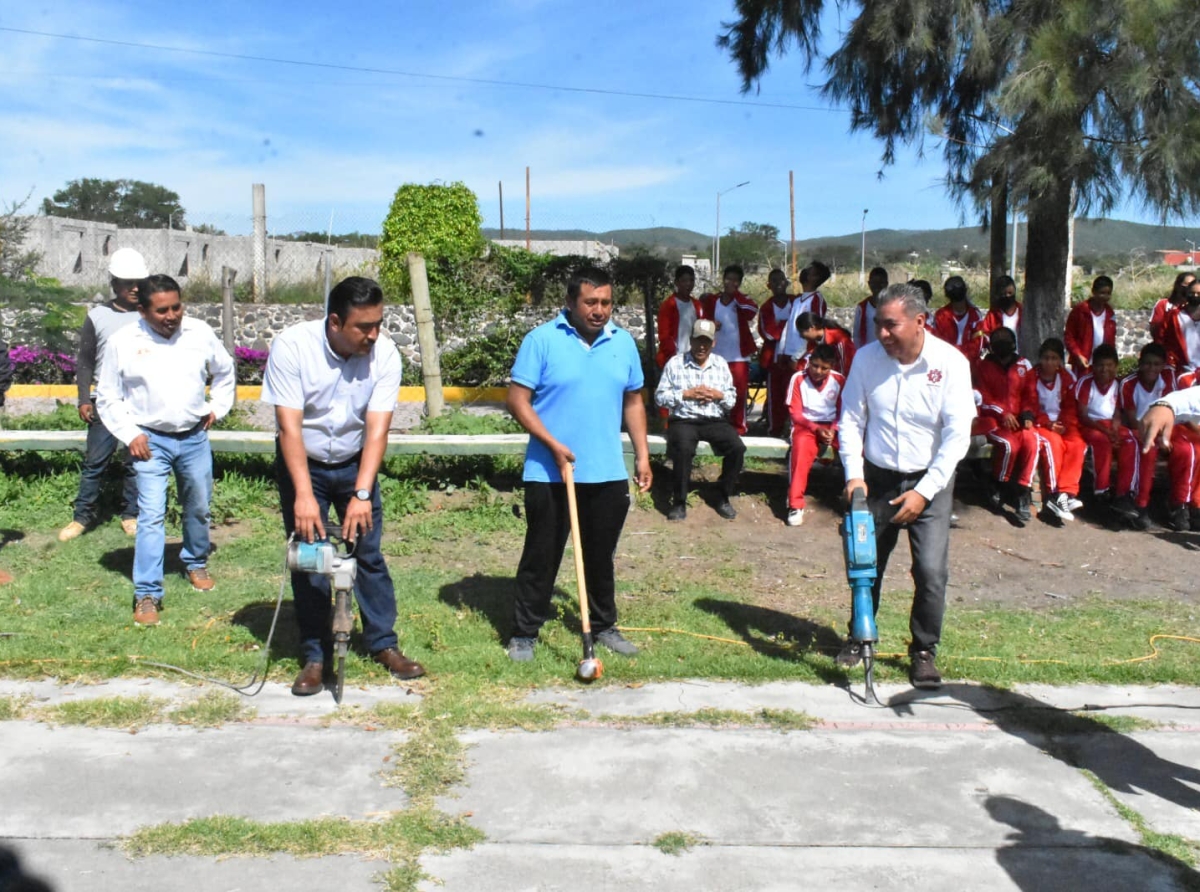 En Huaquechula inician construcción de canchas de usos múltiples en la Secundaria Técnica 37