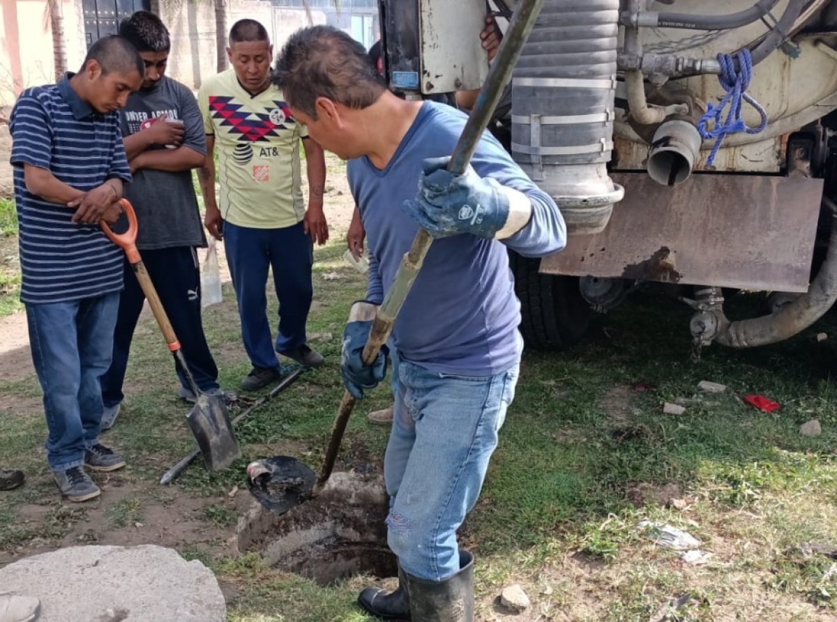 Desazolva gobierno de Puebla red de drenaje en Huaquechula