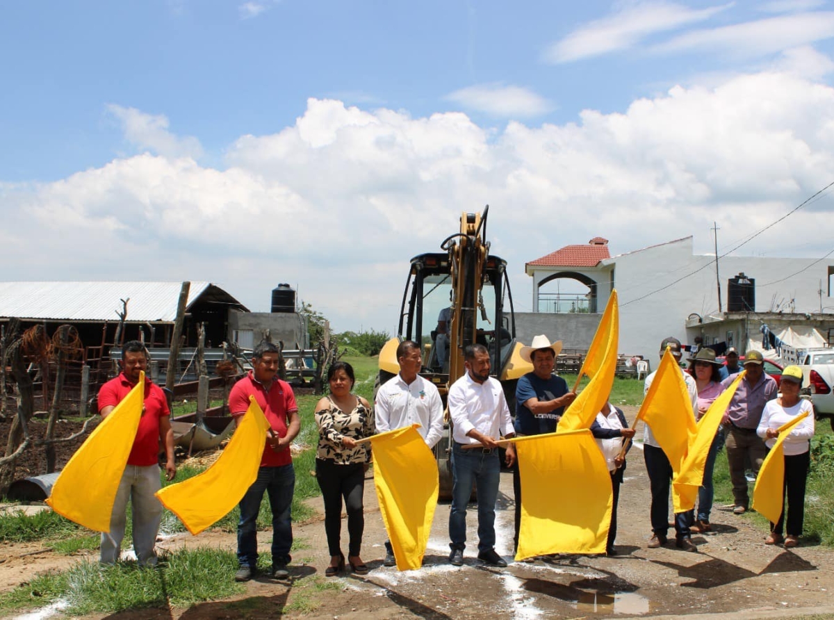 En San Juan Amecac, inician obra de alcantarillado sanitario y agua potable