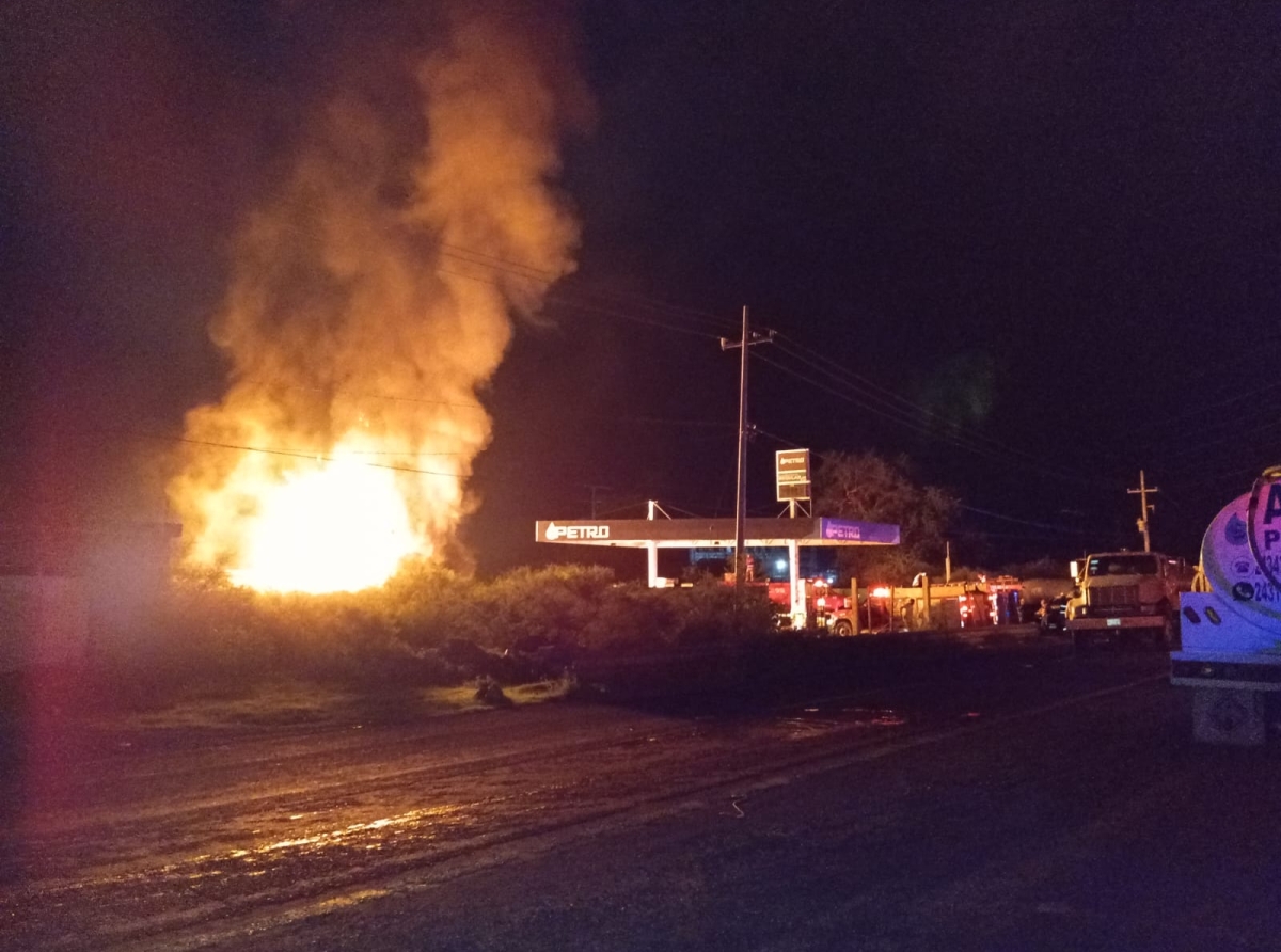 Incendio en gasolinera de Izúcar deja una persona con quemaduras