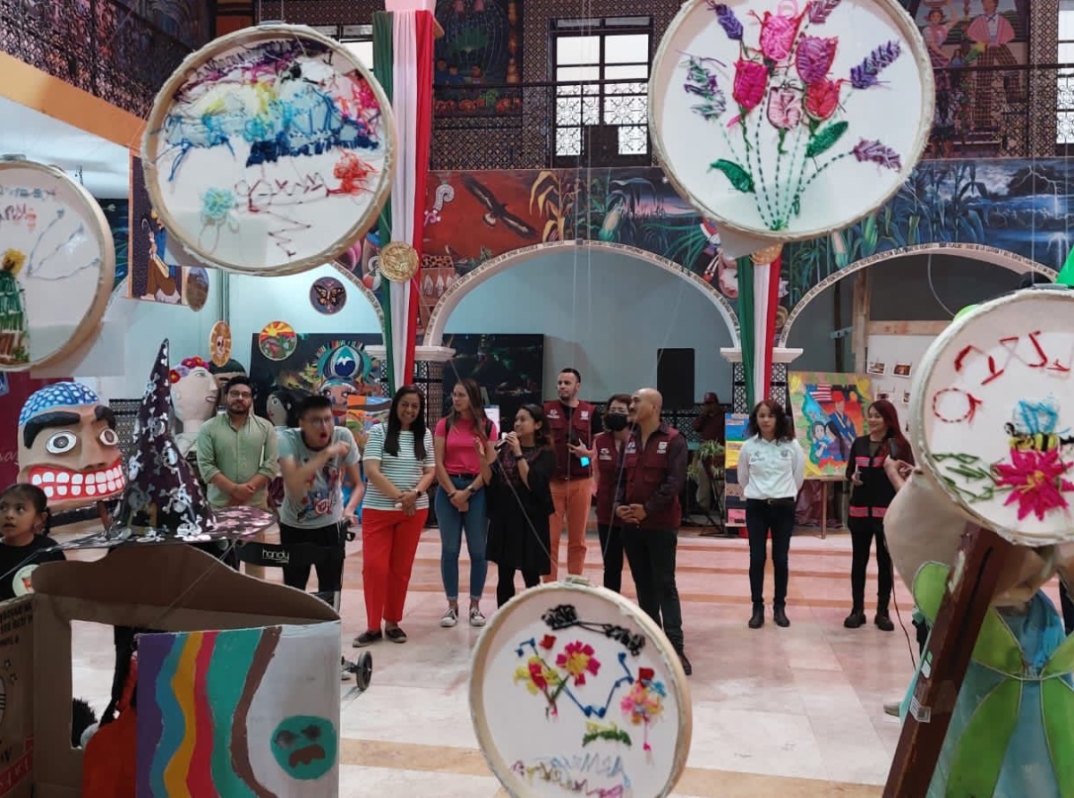 Niñas, niños y jóvenes de "Semilleros Creativos" de Atlixco exponen trabajos en presidencia municipal