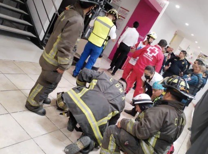 Colapsa elevador en centro comercial de Coyoacán; muere una mujer