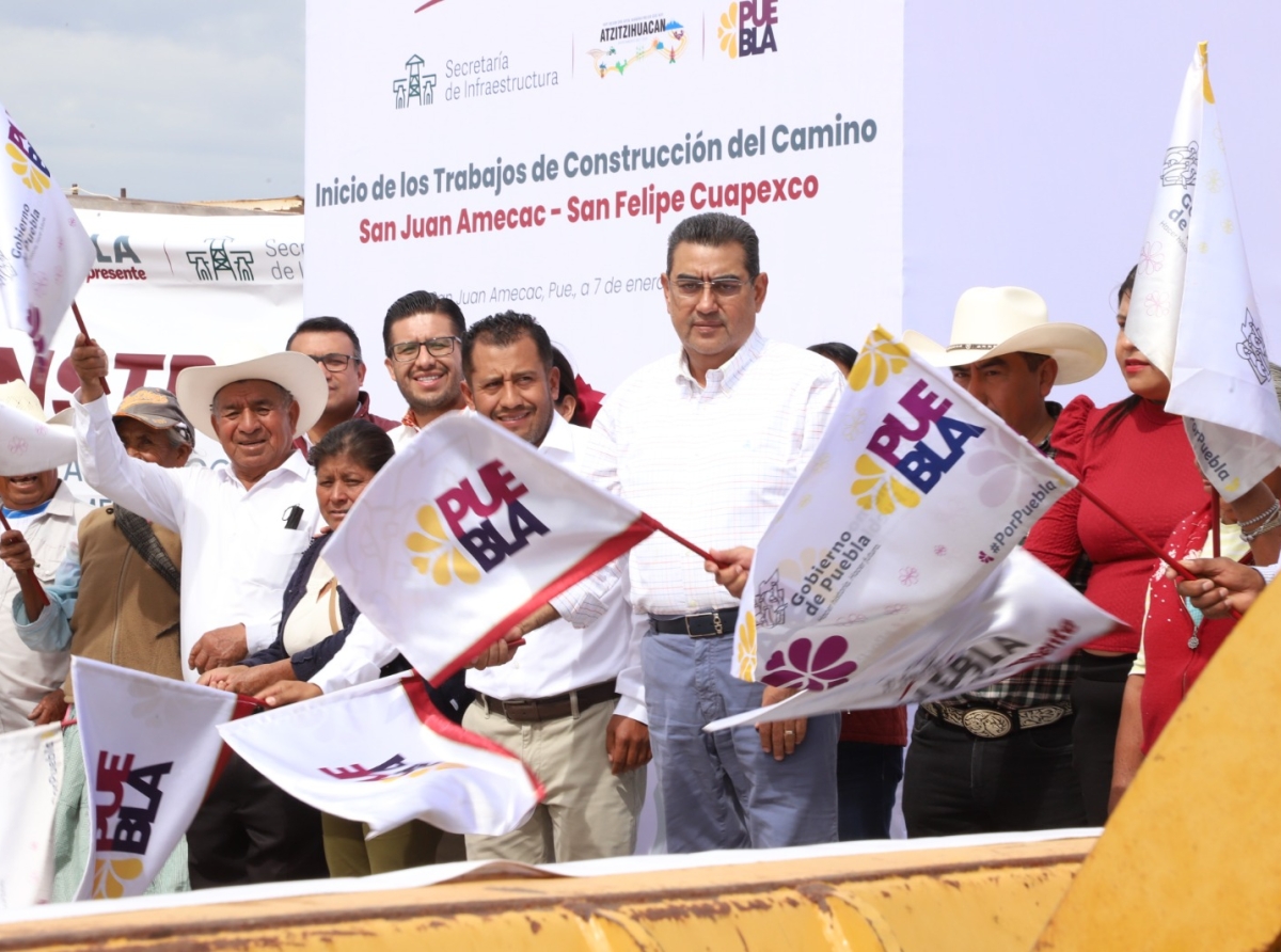 En Atzitzihuacán, el gobernador presidió el inicio de la carretera San Juan Amecac-San Felipe Cuapexco