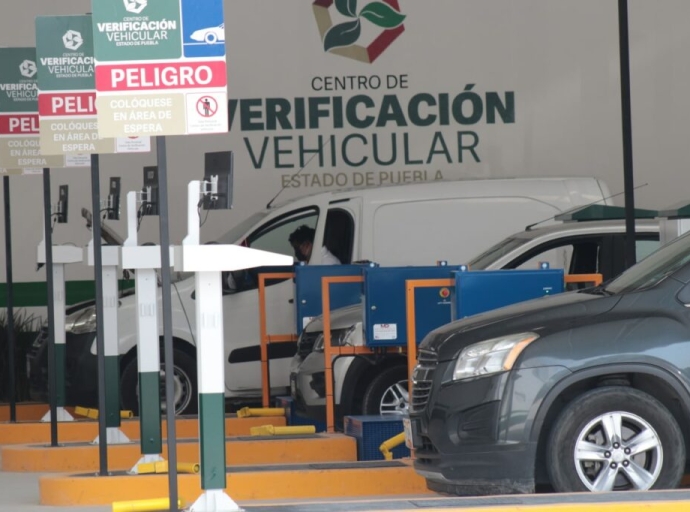Más del 60% del parque vehicular en Puebla pagará multa por verificación extemporánea