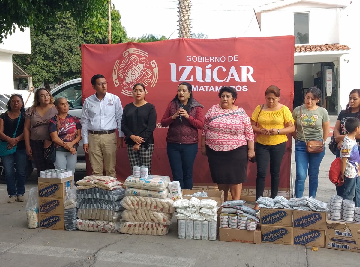  Entrega de insumos para desayunos calientes en escuelas de Izúcar de Matamoros a través del DIF municipal