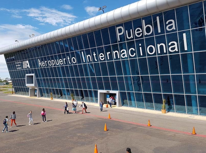 Suspenden vuelos en el Aeropuerto Internacional de Puebla por presencia de ceniza del Popocatépetl