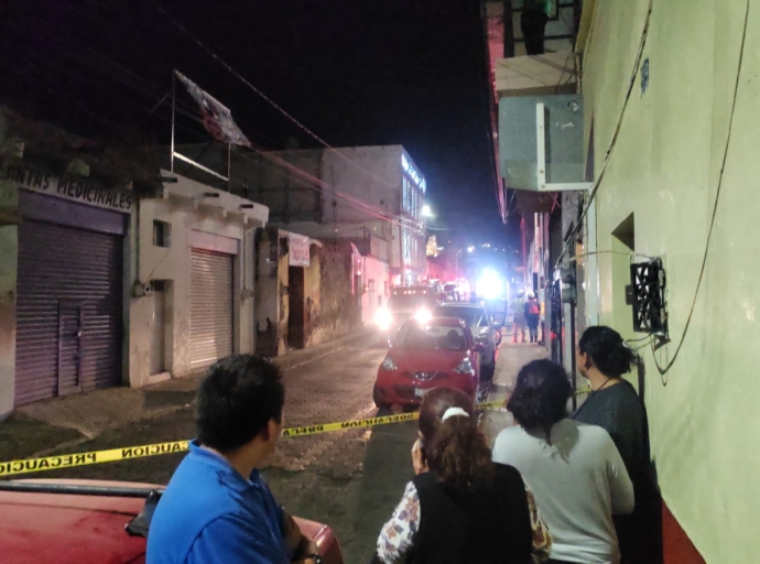 Incendio en zona centro de Atlixco moviliza a bomberos y PC