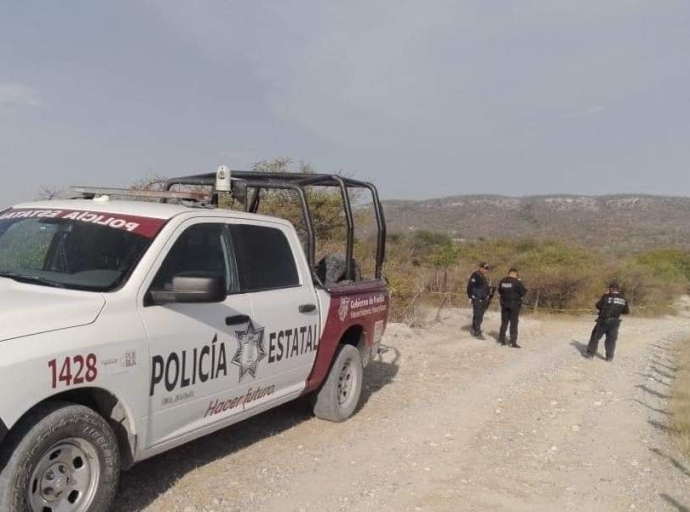 Hallan cadáver con signos de violencia en brecha de terracería en Coatzingo