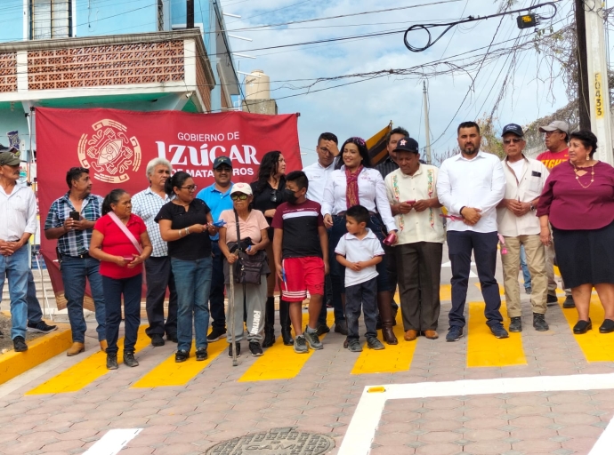 Irene Olea entrega obra en colonia Lomas de Guadalupe
