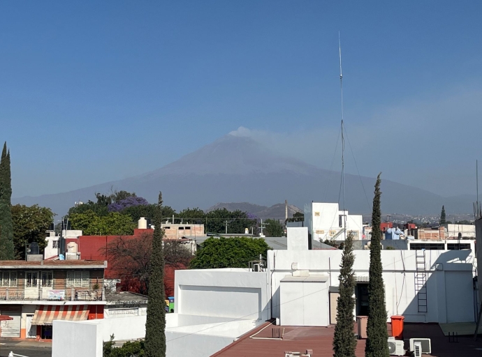 Nuevamente el volcán Popocatépetl registra intensa actividad y se reporta caída de ceniza