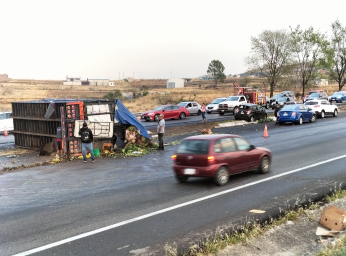 Ocurre accidente en carretera Atlixco-Izúcar