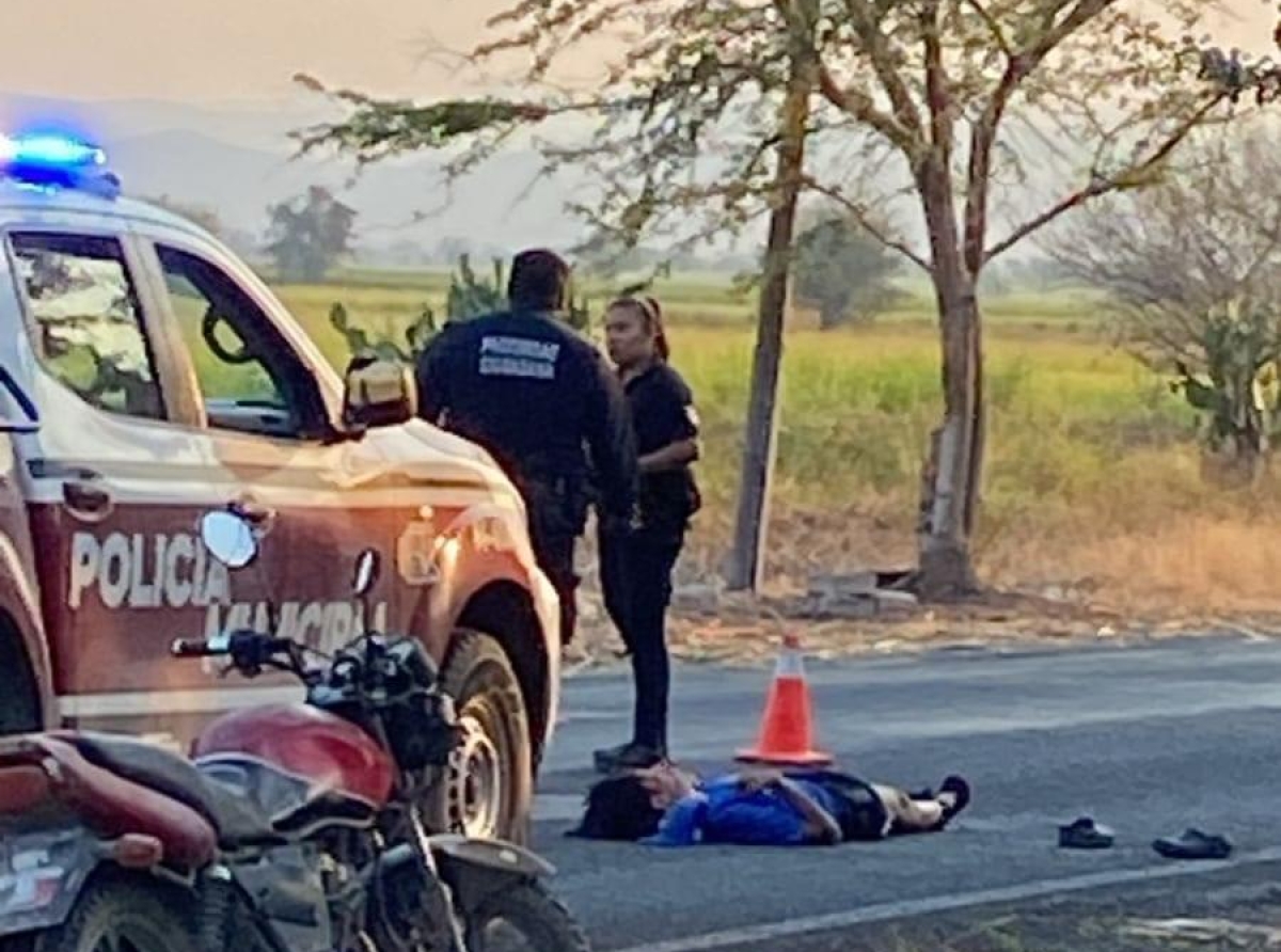 Motociclista sufre accidente en la carretera Lagunillas-Axochiapan